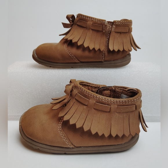 Carter's Baby Girl Moccasins - Every Step Boots Size 4.5T - Picture 1 of 8